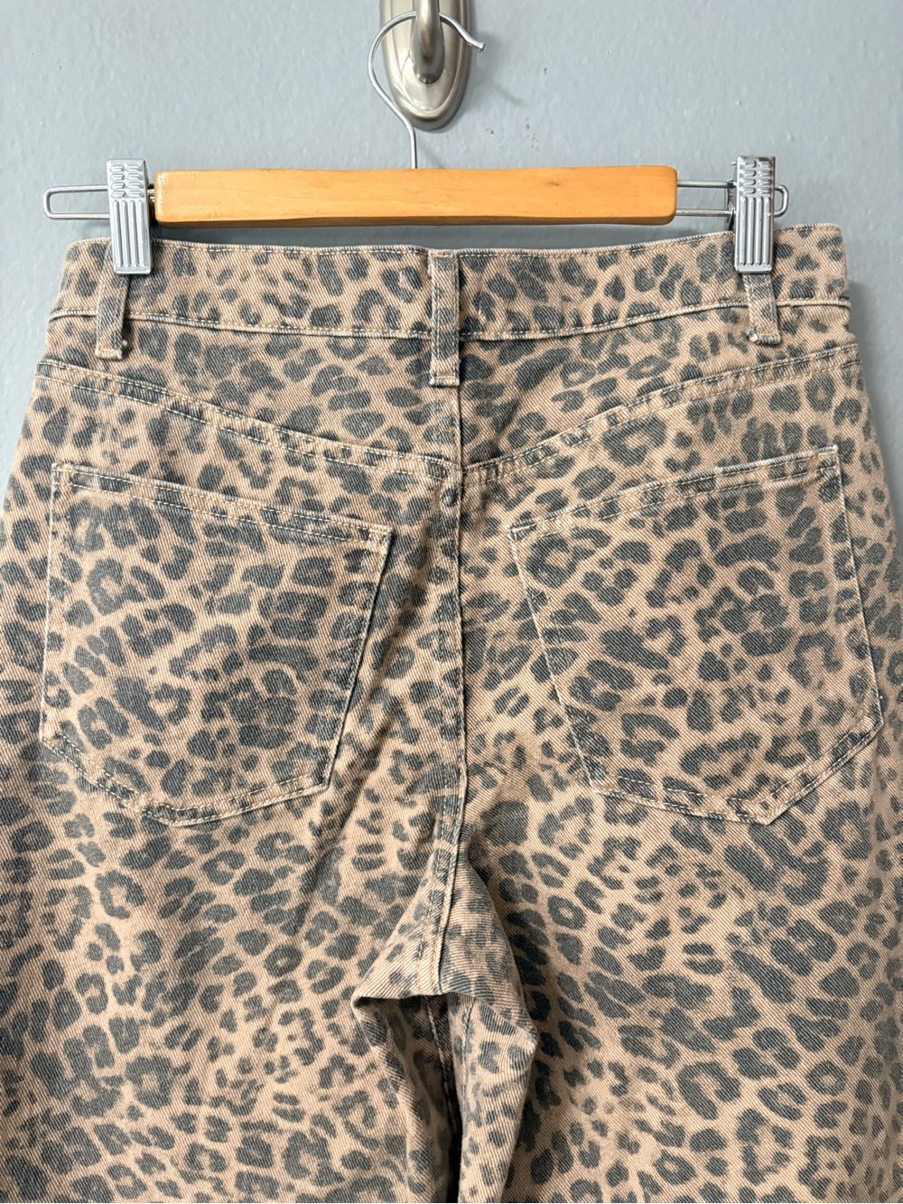 Z Supply Marli Denim Leopard Pants in Natural. Size 26 - Picture 12 of 15